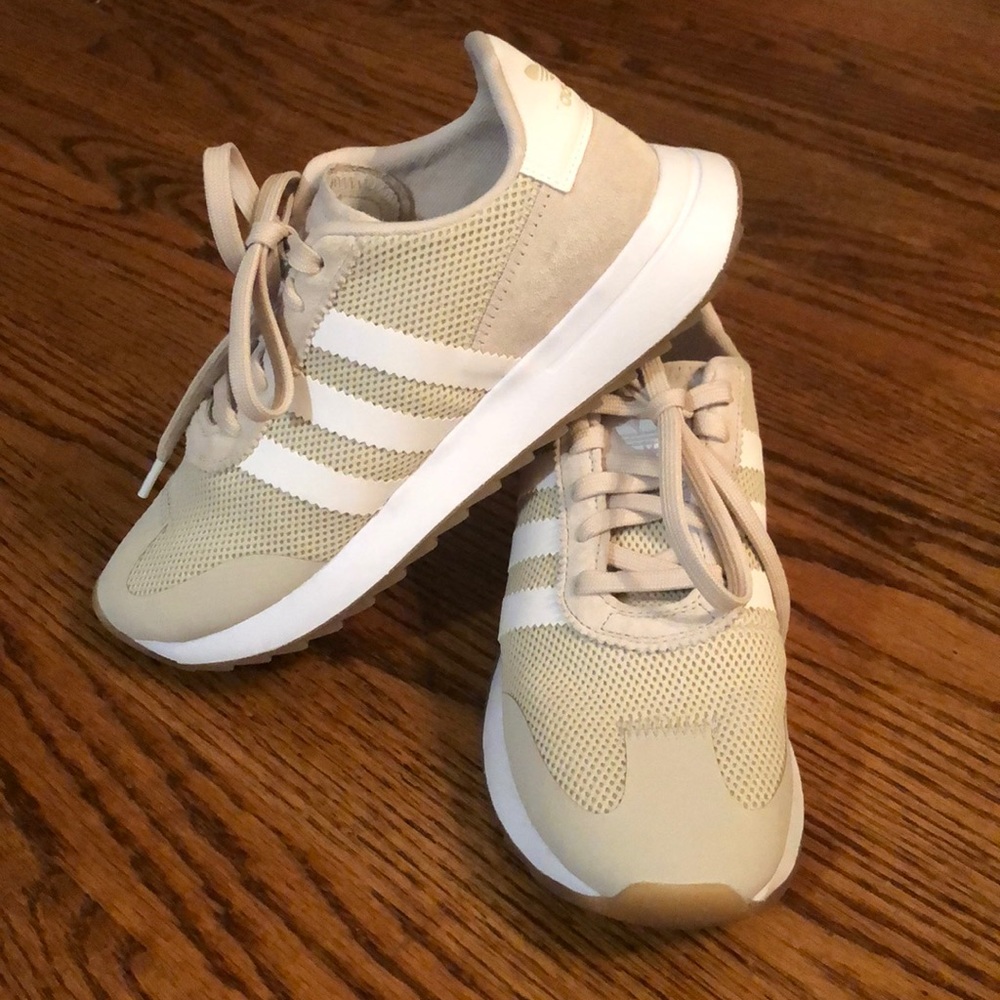 adidas flashback sneaker size 6.5